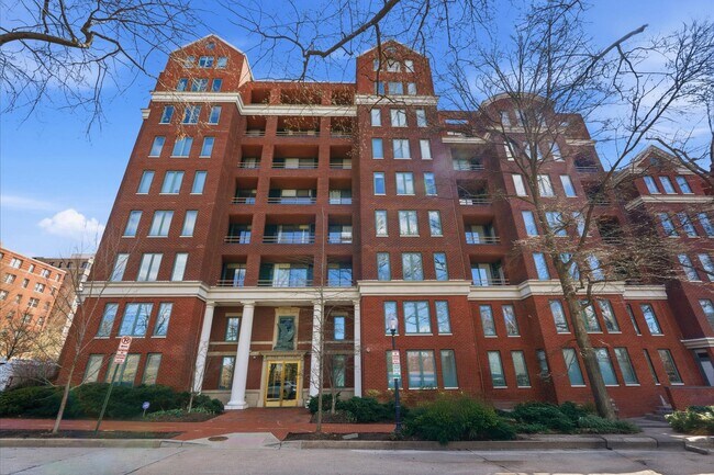 Building Photo - 955 26th St NW Unit # 305