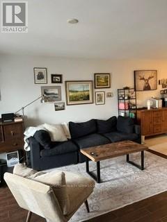 Photo - 2906 Dufferin St