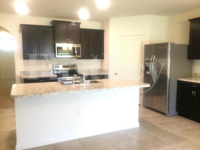 Photo - 407 SW Lakehurst Dr
