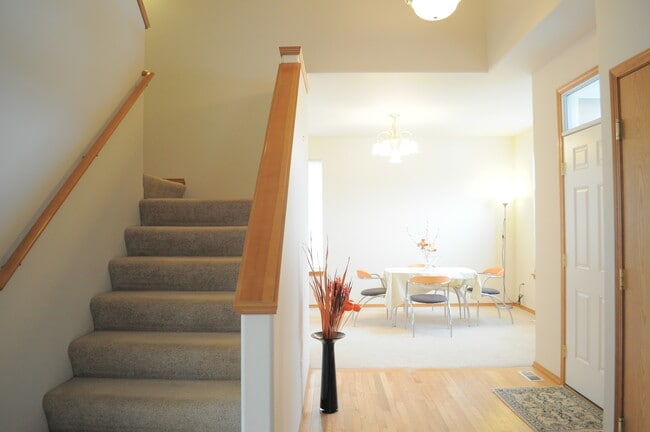 Photo - 551 Quincy Ave NE
