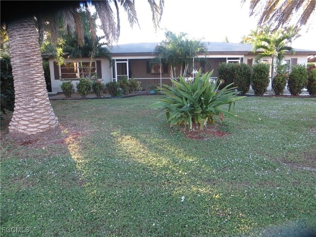 Building Photo - 4926 Vincennes St Rental