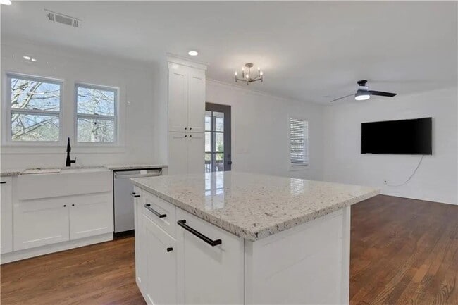 Photo - 1770 Crestridge Dr SE