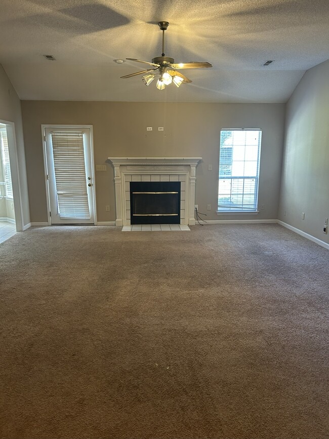 Photo - 103 Bell Rosa Ct