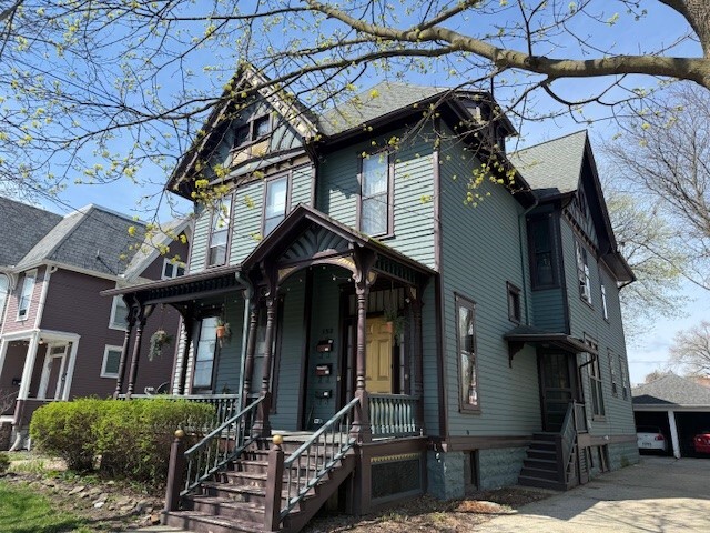 Building Photo - 153 Chapin St