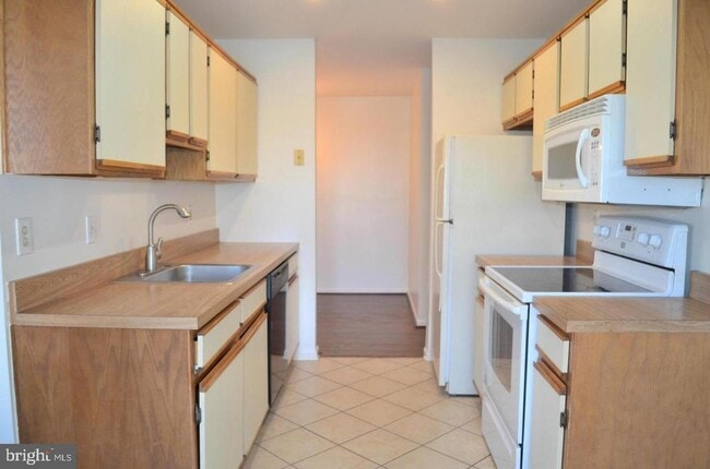 Building Photo - 8383 Buttress Ln Unit 102