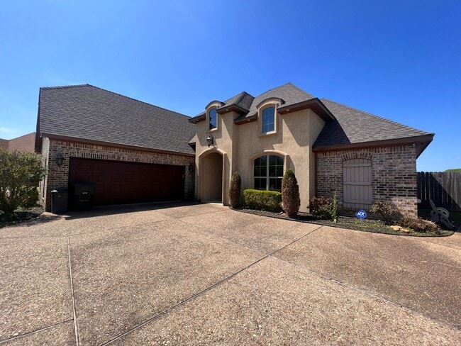 Photo - 4 BEDROOM, 3 BATHROOM IN TIBURON