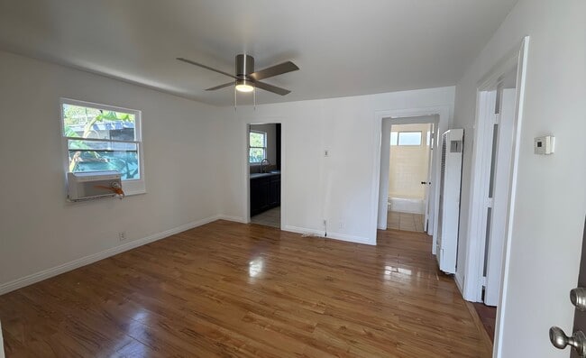 Photo - 14841 Sylvan St Unidad 14843.5