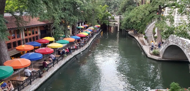 Fotografía con licencia del paseo fluvial de San Antonio - 850 E Erie Ave