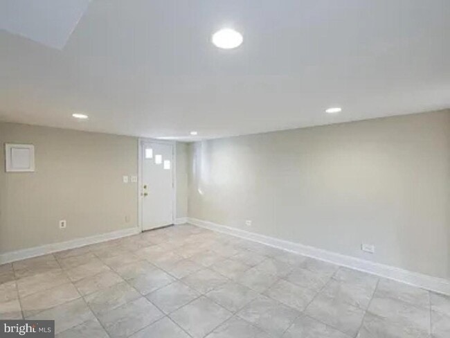 Photo - 465 Luray Pl NW