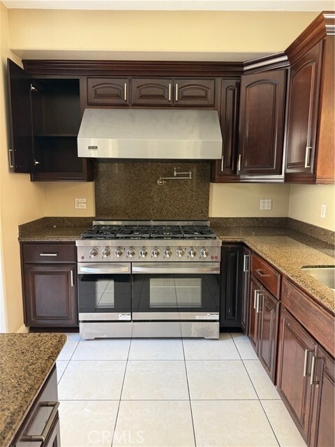 Photo - 703 California St