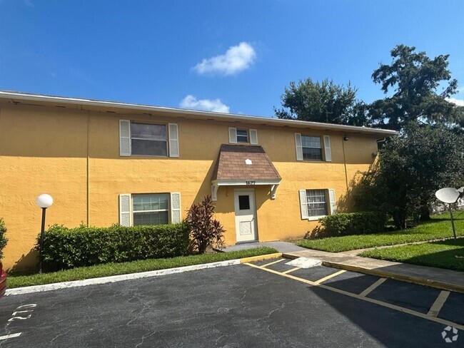 Building Photo - 1627 W Oak Ridge Rd Unit 1627D Rental