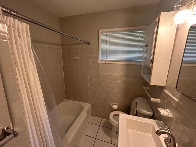 Photo - 4107 Arlington Cir NW