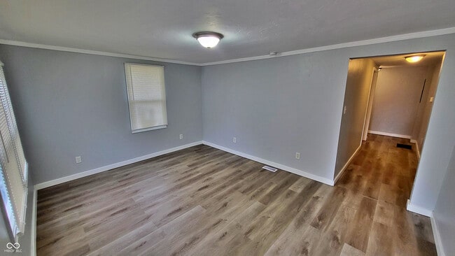 Photo - 332 W 6th St