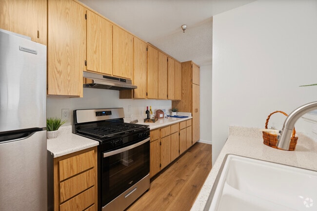 1,BR, 1BA - 550SF