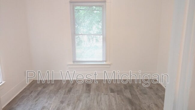 Photo - 921 Dayton St SW Unidad 2