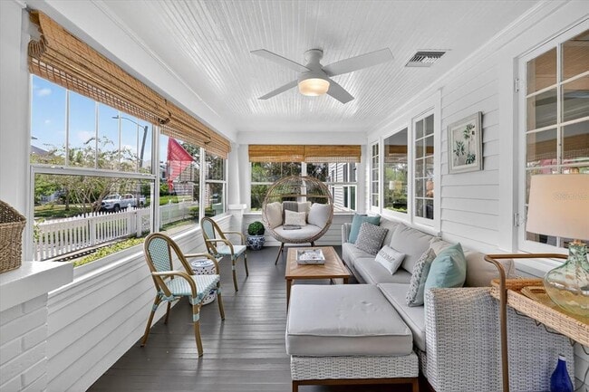 Photo - 235 10th Ave NE