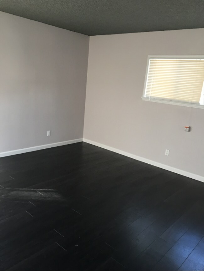 Lomelk Bungalows LLC
