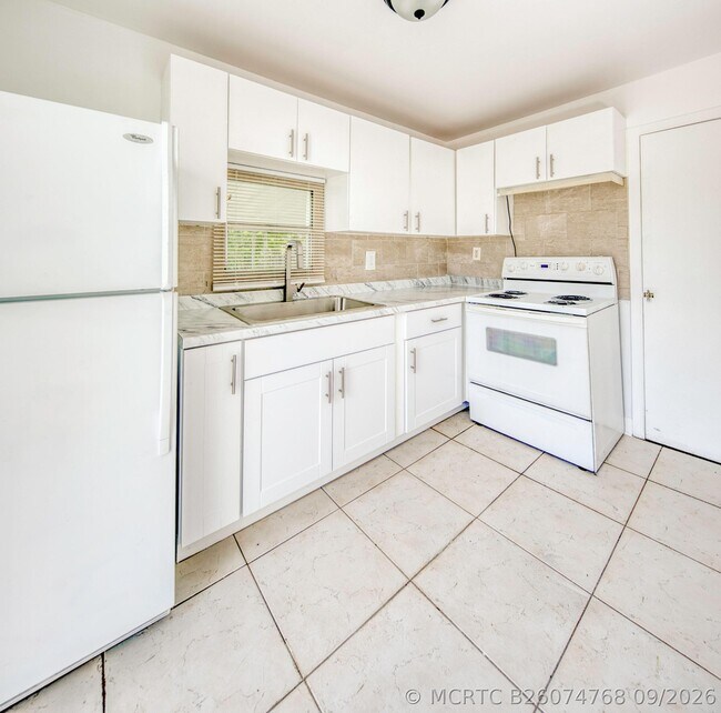 Photo - 531 N B St
