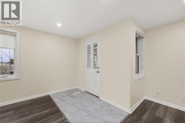 Photo - 1219 Lakeshore Rd 105