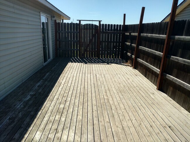 Photo - 3 Bedroom 2 Bath with 2 car garage