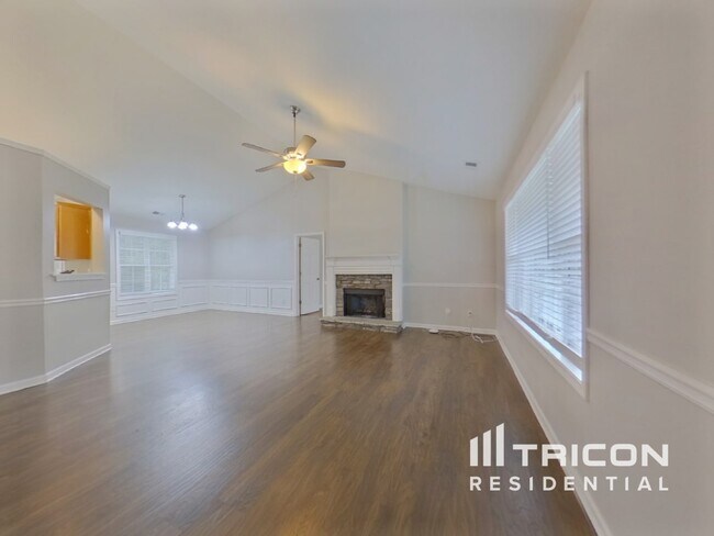 Photo - 119 Creekwood Dr