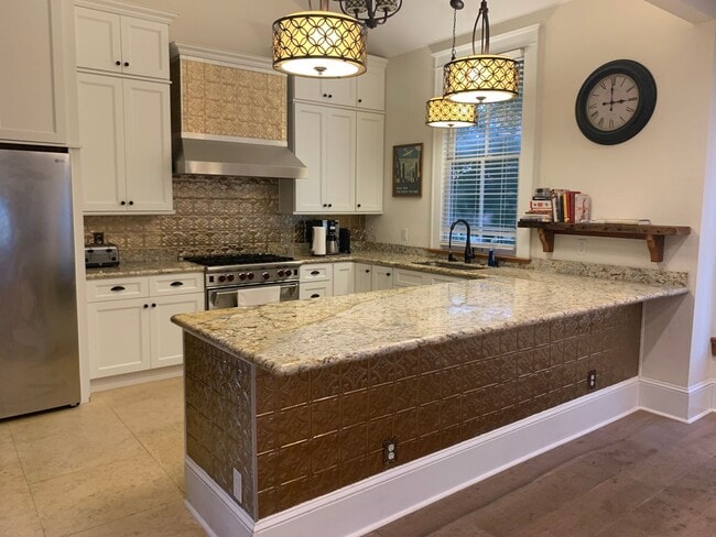 Photo - 5 Bedroom/5.5 Bath located near UF Campus ...