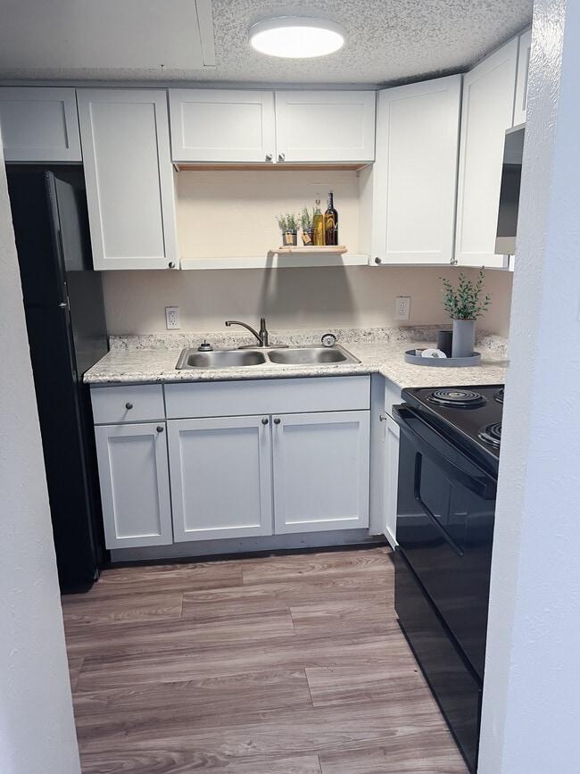 Photo - Oakcrest Apartments