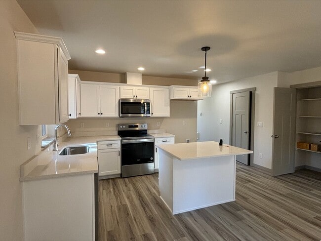 Photo - 2260 Simpson St SE