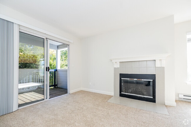 2BR, 2BA - 1,003SF livingroom