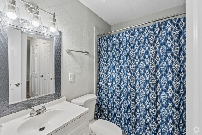 2BR, 1BA - 754SF - Bathroom