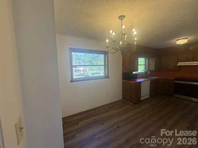 Photo - 1203 Hibriten Dr SE