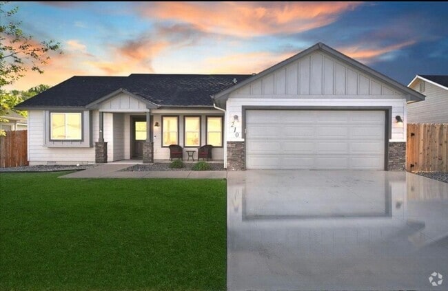 Building Photo - Beautiful Modern Home in a Nice Neighborhood