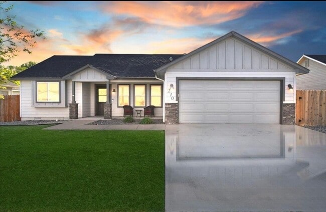 Building Photo - Beautiful Modern Home in a Nice Neighborhood
