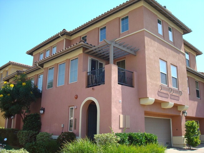 Building Photo - $3200 - Upgraded 2 bedroom 2 bath, 1735 sq ft townhouse in Mission Valley