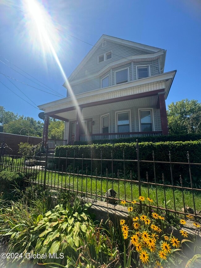 Building Photo - 776 Pawling Ave Unit 2