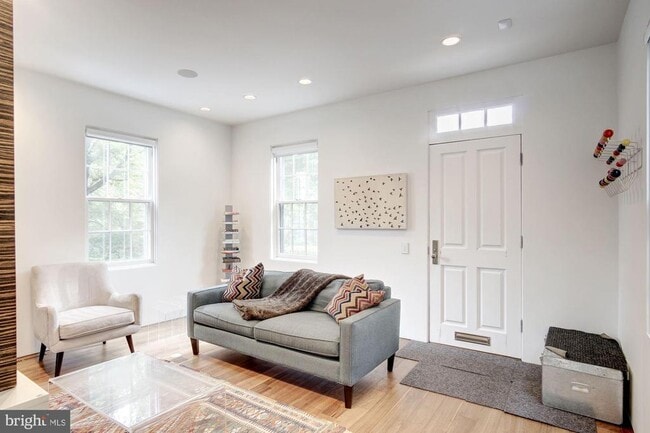 Photo - 3329 Q St NW