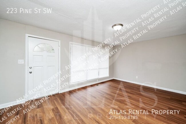 Photo - 223 Pine St SW