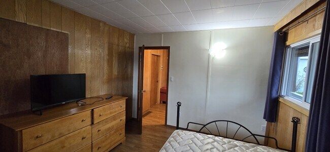 Photo - 502-502 2 St W