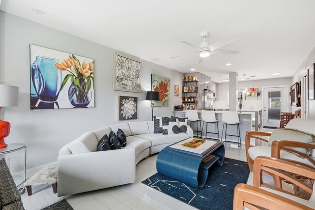 Photo - 636 Broad Ave S Unit SI FL3-ID1602672P