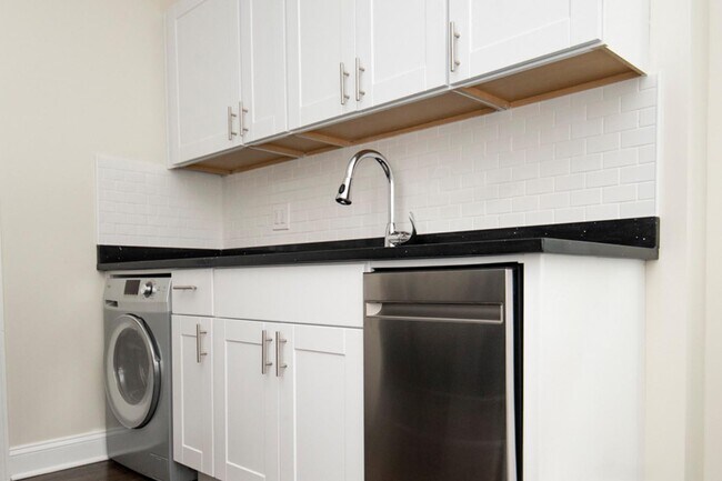 Photo - 3815 N Greenview Ave