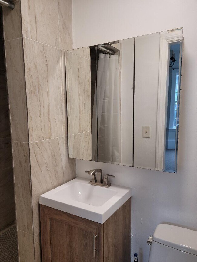 Newly remodeled bathroom - 15 Throckmorton Ave Unidad 21 El Paseo