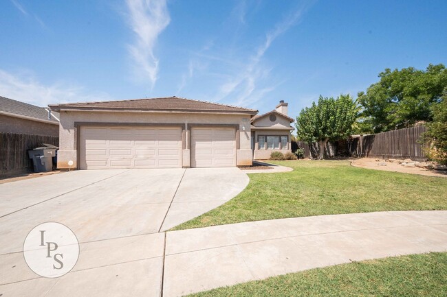 Fresno Sunnyside Home, 4BR/2BA, Built 2000... - Fresno Sunnyside Home, 4BR/2BA, Built 2000...