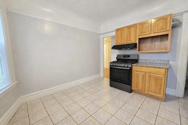 Building Photo - 1042 Irving St