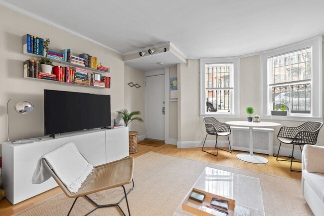 Building Photo - 15 Dartmouth St Unit A