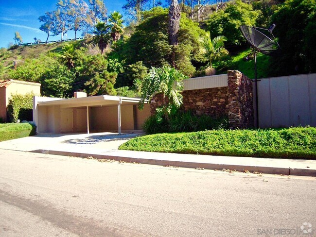 Building Photo - 2032 N Beverly Dr Rental