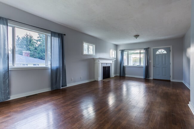 Photo - 2624 Columbia Blvd