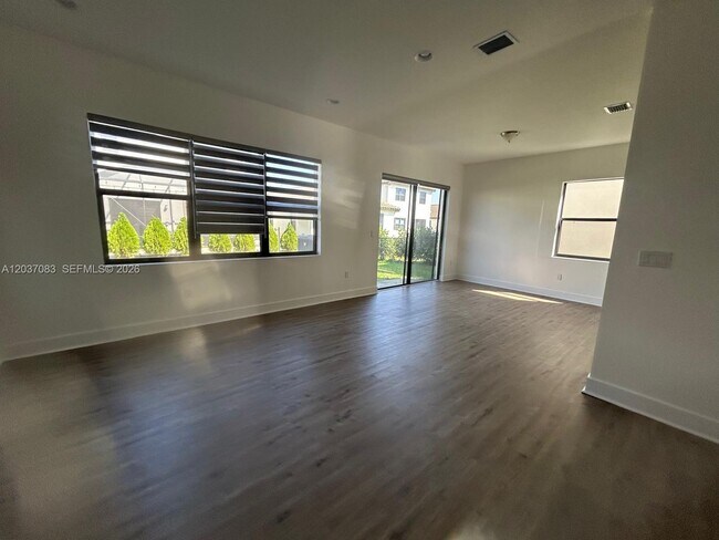 Photo - 5525 Agostino Way