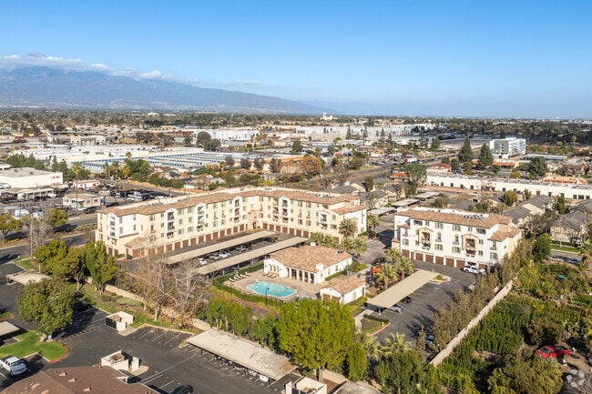 840 S Magnolia Ave - Hallmark at Mission