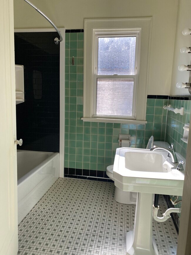 Photo - 2516 Beechwood Blvd