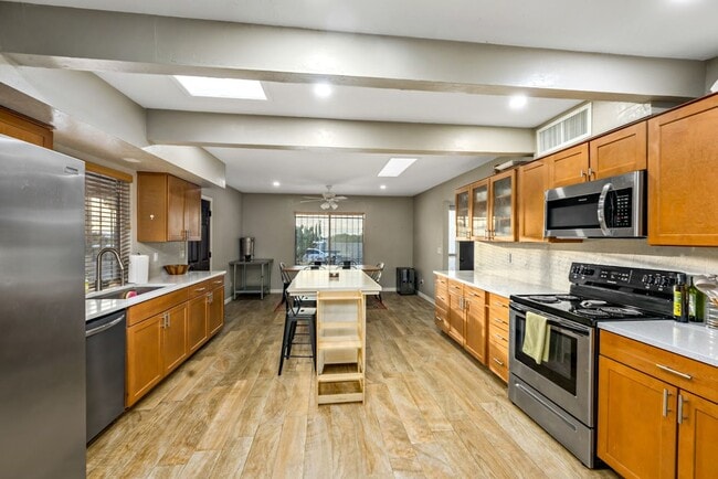 Building Photo - Sunburst Drive